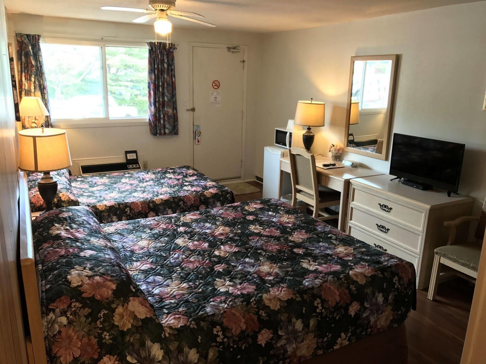Lake City Motel Dartmouth Eksteriør billede