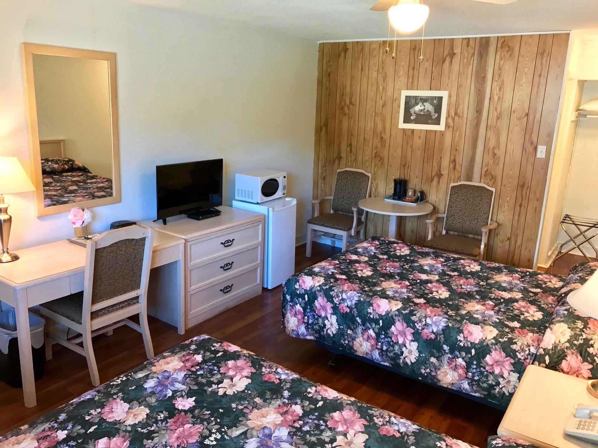 Lake City Motel Dartmouth Eksteriør billede