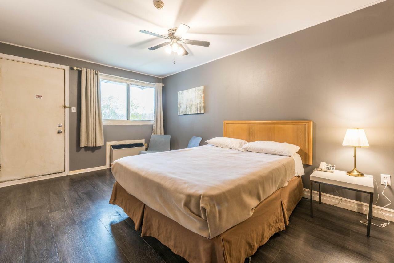 Lake City Motel Dartmouth Eksteriør billede